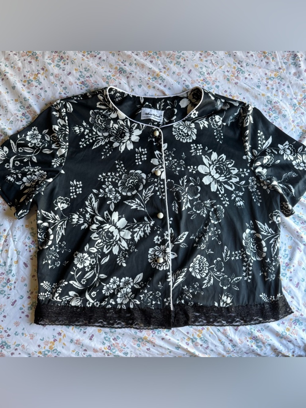 Vintage Anthony Richards Black and White Floral Button-Up Blouse - Picture 3 of 5